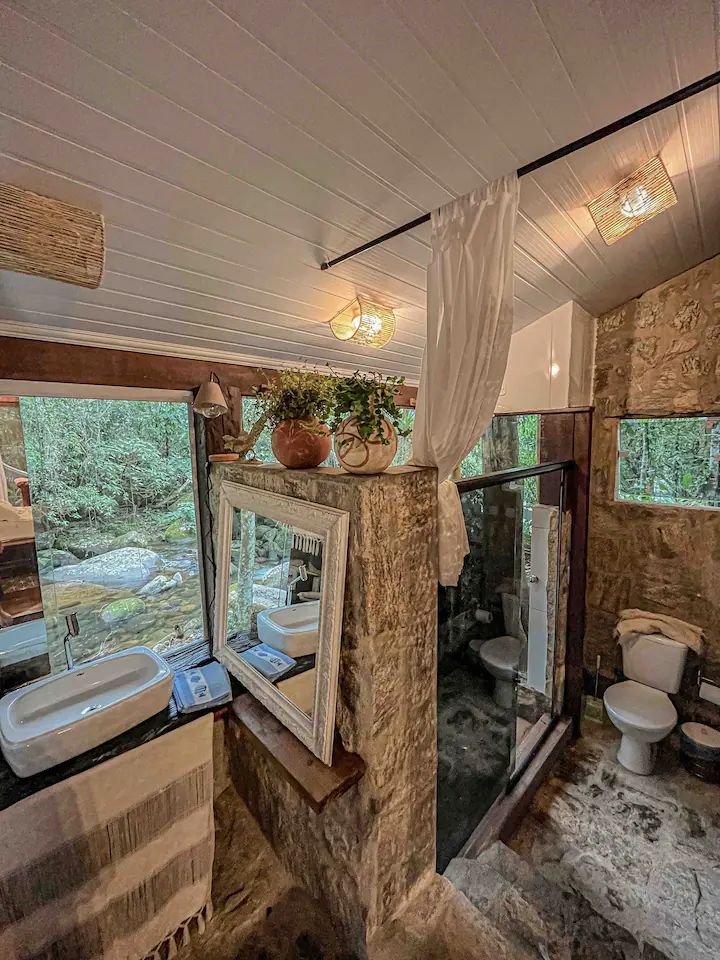 Cabana OM na beira do rio