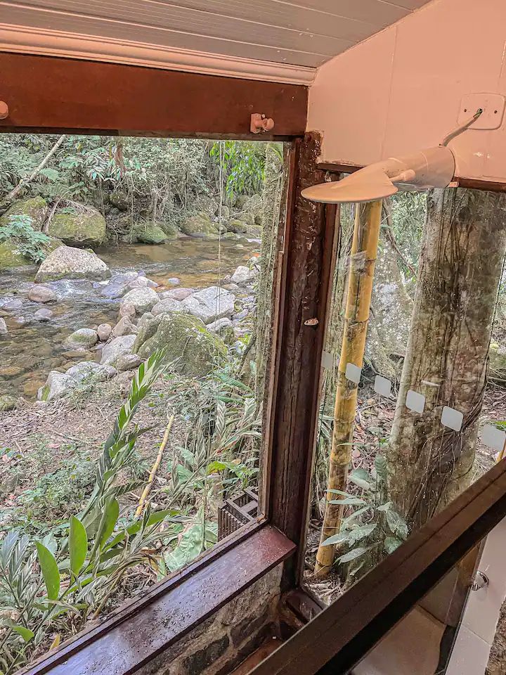 Cabana OM na beira do rio