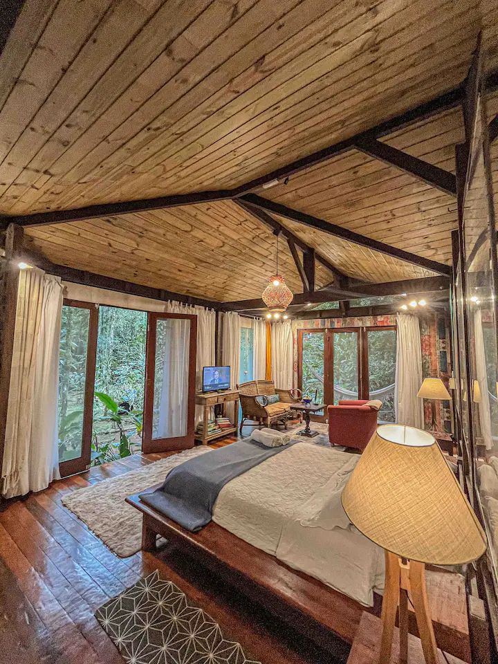 Cabana OM na beira do rio