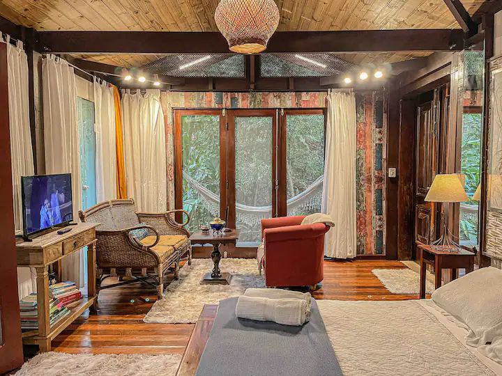 Cabana OM na beira do rio