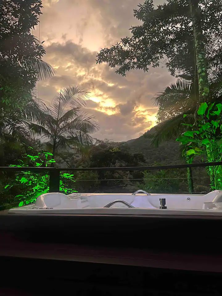 Chalé na Mata Atlântica Ubatuba com jacuzzi