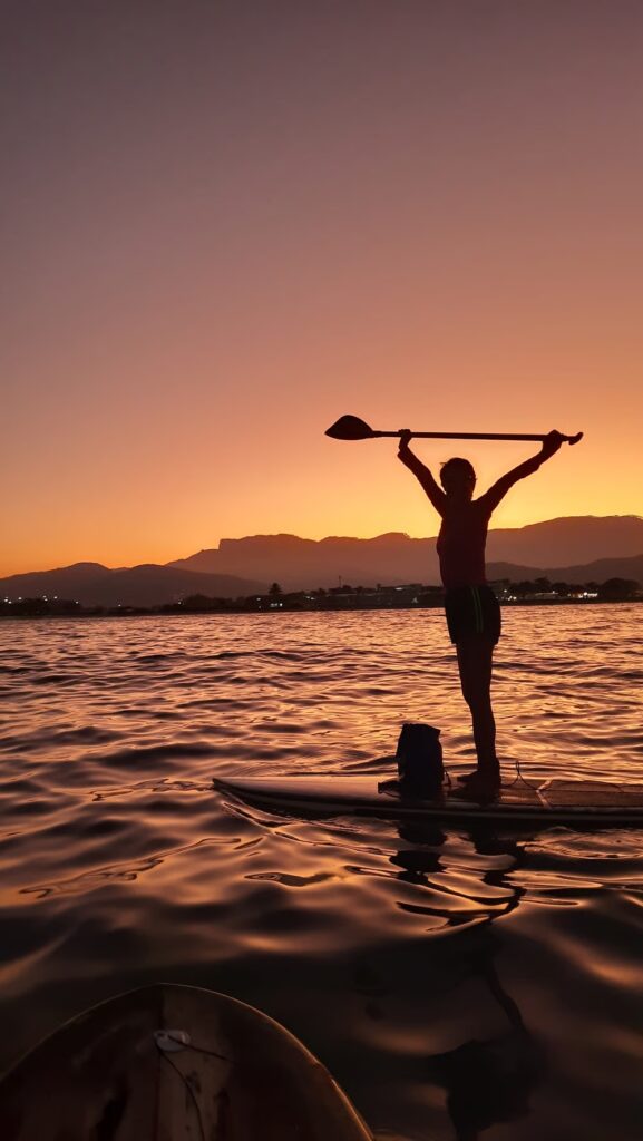 SUP no Pôr do Sol – Uma Experiência Imperdível