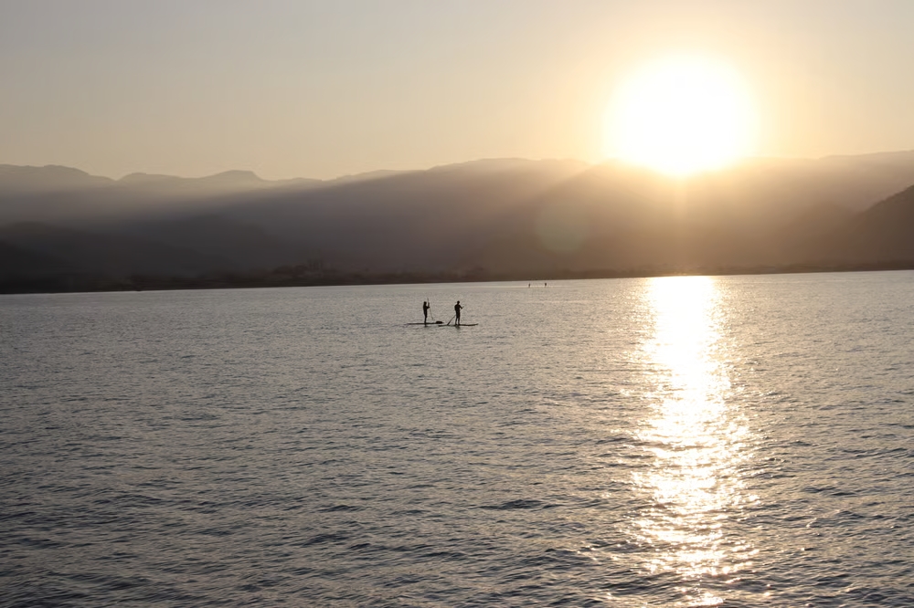 SUP no Pôr do Sol – Uma Experiência Imperdível