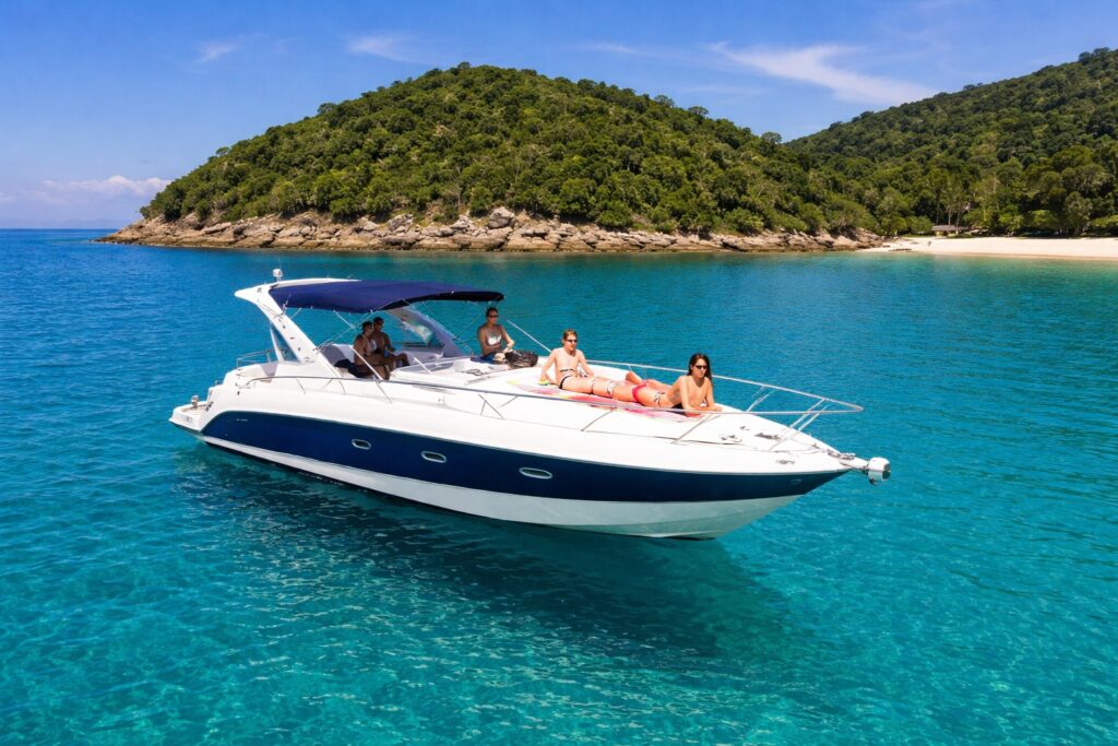 Passeio de Lancha em Ilhabela | Praias Secretas e Águas Cristalinas