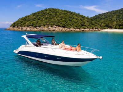 Passeio de Lancha em Ilhabela | Praias Secretas e Águas Cristalinas