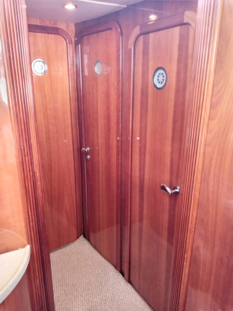 Azimut 46, Roteiro 2