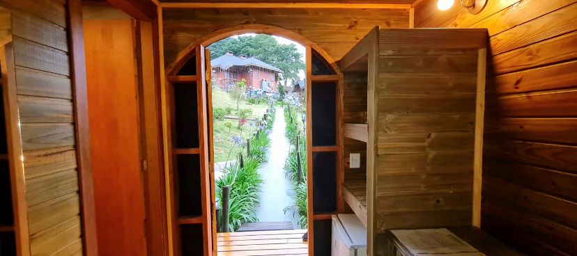 Cabana 1 com hidromassagem, lareira elétrica e vista para mata nativa