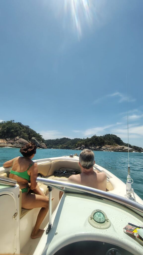 Lancha Privativa Phanton 235, Roteiro Norte, Ilhas Prumirim, Couves, Porcos e Rachada