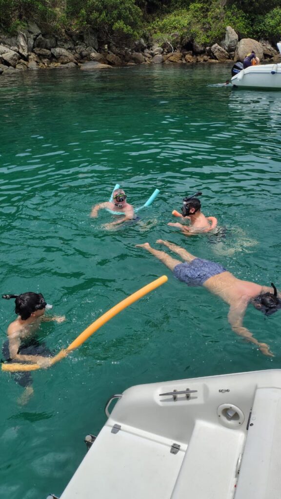 Lancha Privativa Phanton 235, Roteiro Norte, Ilhas Prumirim, Couves, Porcos e Rachada