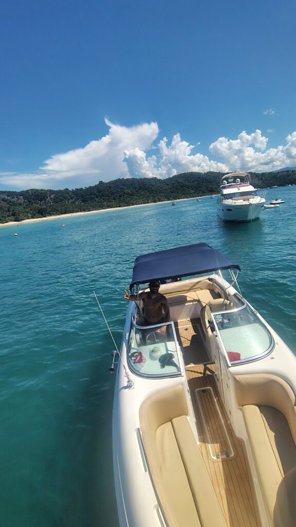 Lancha Privativa Phanton 235, Roteiro Norte, Ilhas Prumirim, Couves, Porcos e Rachada