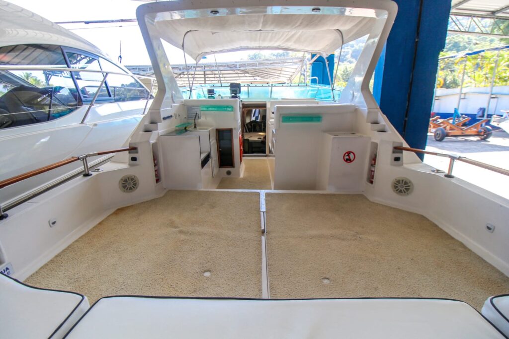 Lancha Cobra Capri 32 pés, Roteiro Norte da Ilhabela, até a Praia do Eustáquio