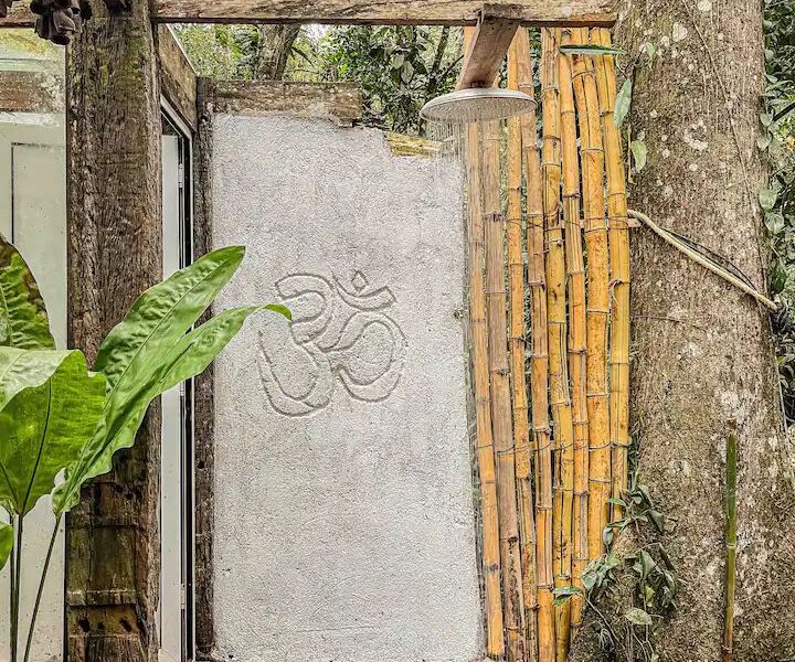 Cabana OM na beira do rio