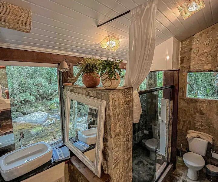 Cabana OM na beira do rio