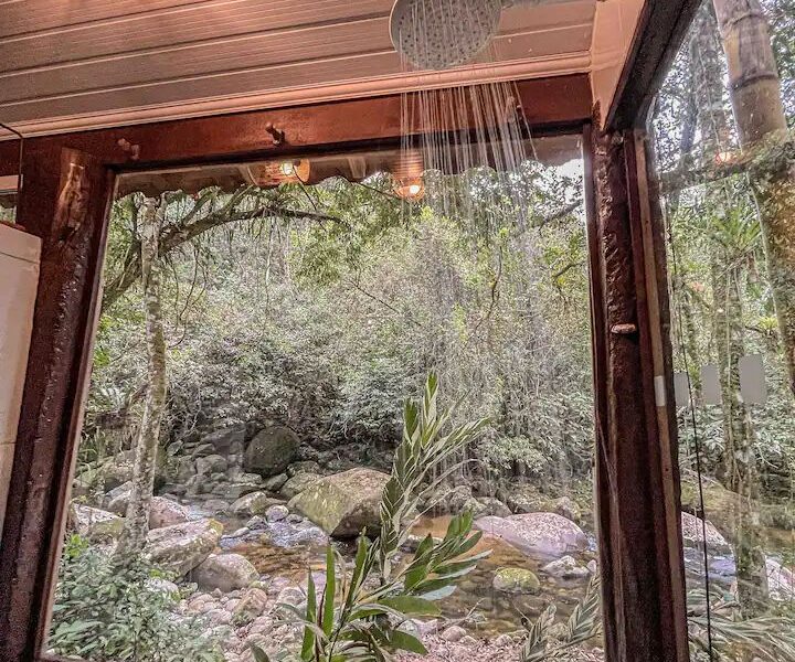 Cabana OM na beira do rio