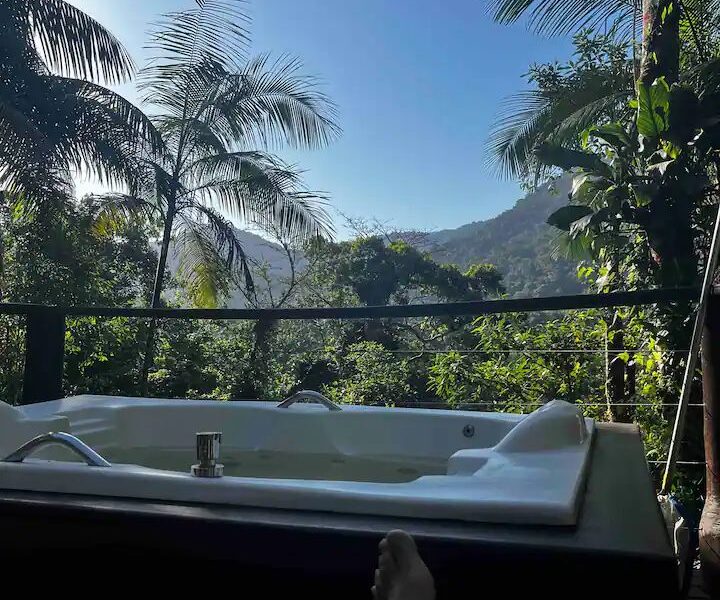 Chalé na Mata Atlântica Ubatuba com jacuzzi