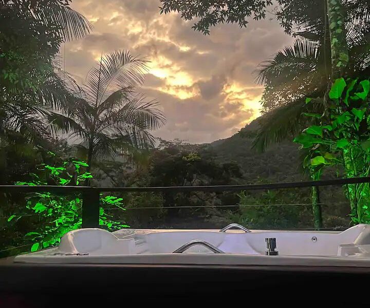 Chalé na Mata Atlântica Ubatuba com jacuzzi