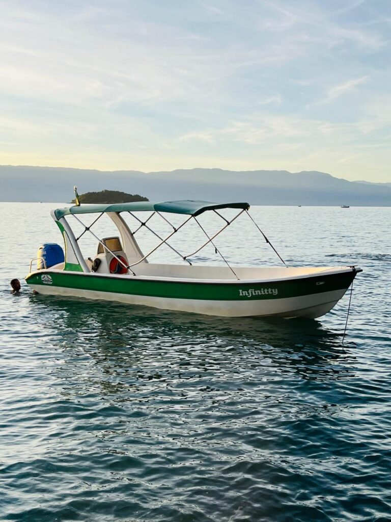 Lancha Infinitty, Roteiro Ilha dos Cocos, Paraty