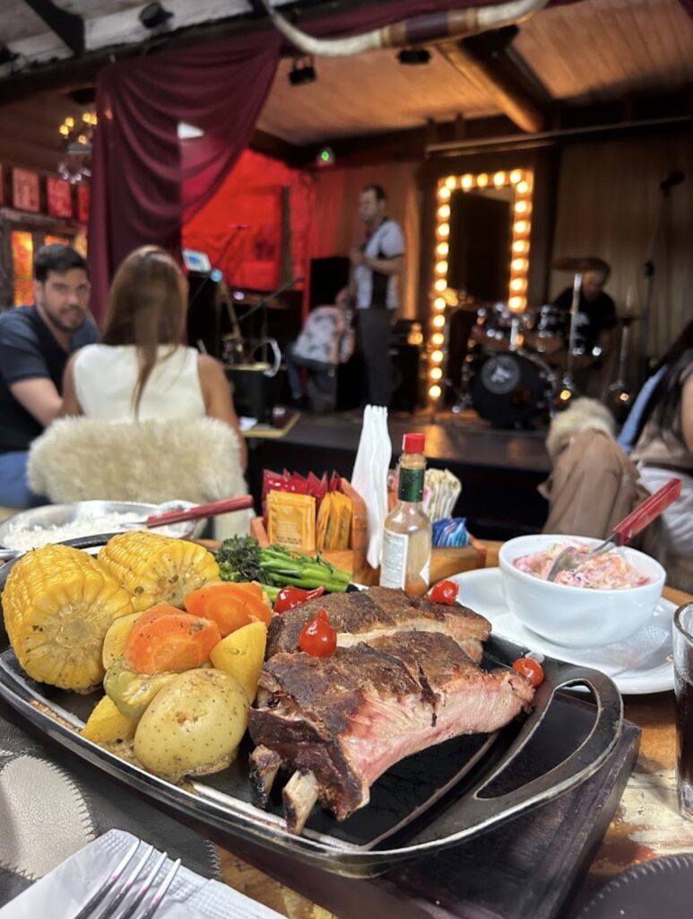 Passeio de Quadriciclo Max até o pico do Imbiri + Almoço Romântico no restaurante ART BBQ