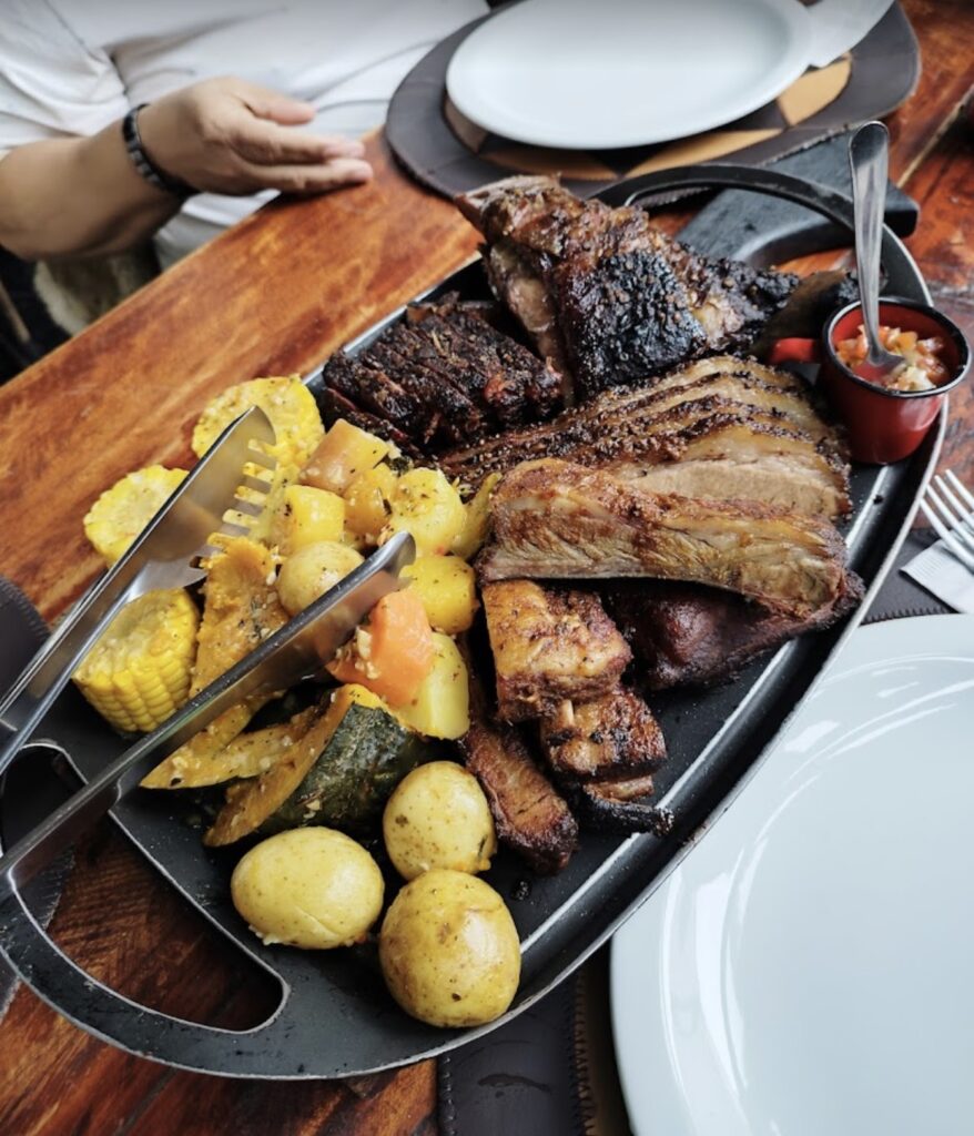 Passeio de quadriciclo até o pico do Imbiri + Almoço Romântico no restaurante ART BBQ