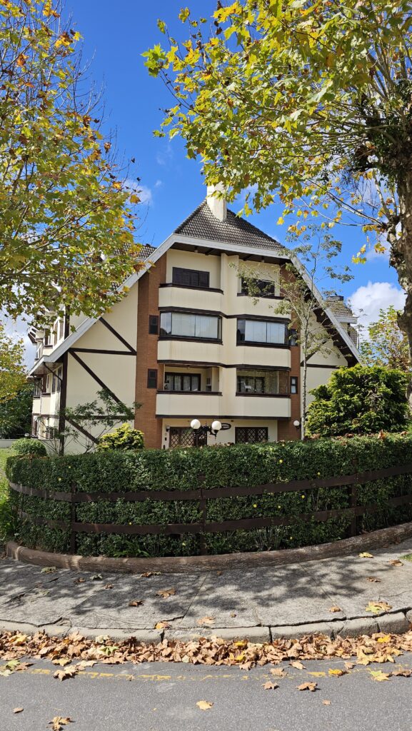 Apartamento Duplex com Lareira no Coração de Campos do Jordão