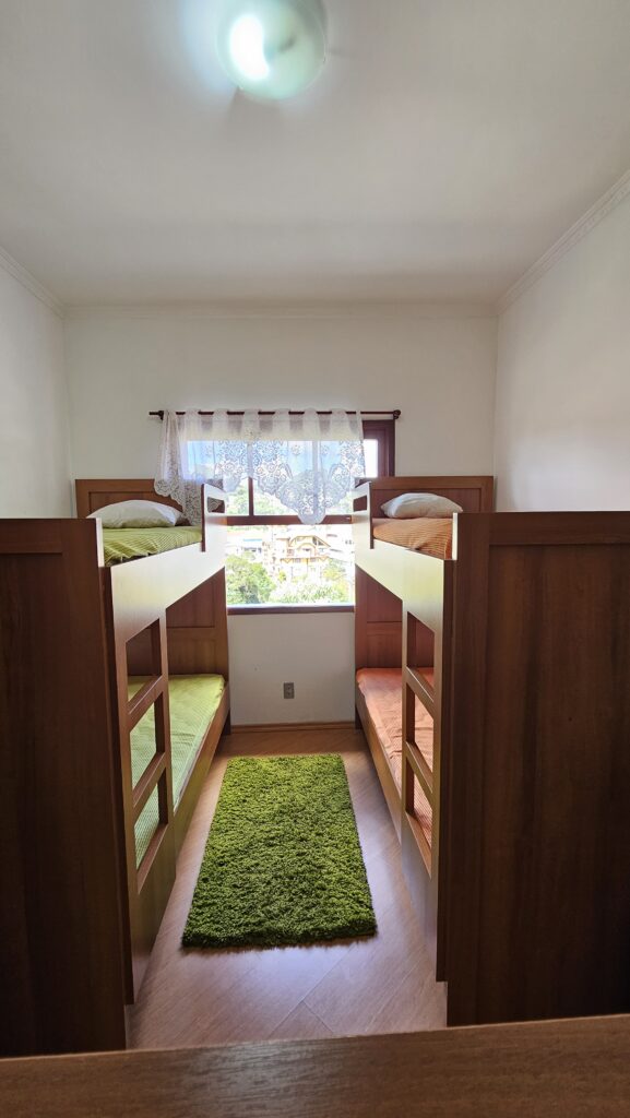 Apartamento Duplex com Lareira no Coração de Campos do Jordão