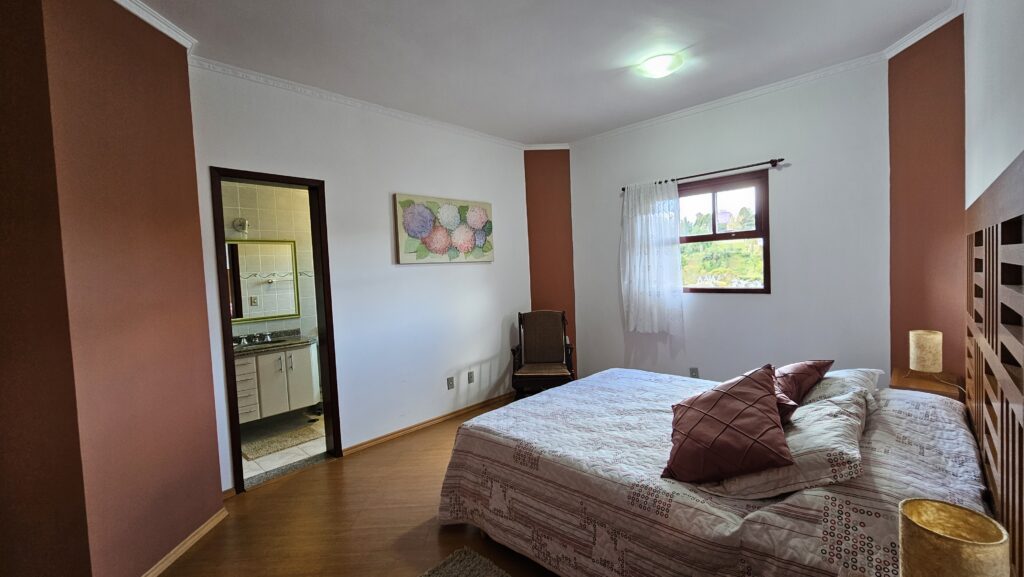 Apartamento Duplex com Lareira no Coração de Campos do Jordão