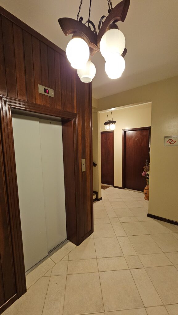 Apartamento Duplex com Lareira no Coração de Campos do Jordão