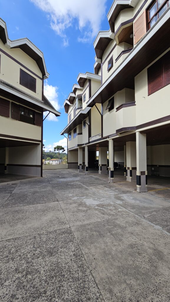 Apartamento Duplex com Lareira no Coração de Campos do Jordão