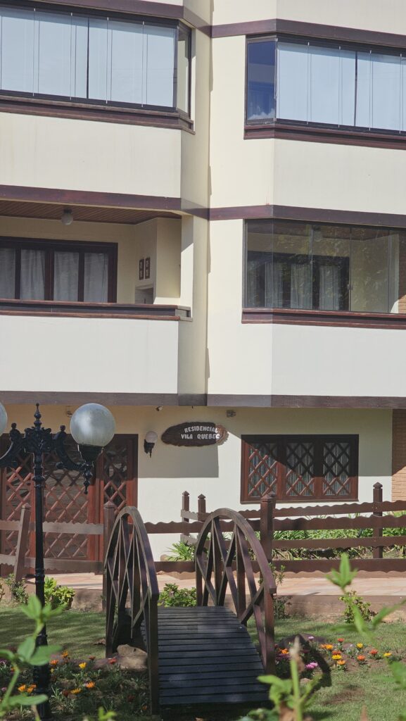 Apartamento Duplex com Lareira no Coração de Campos do Jordão